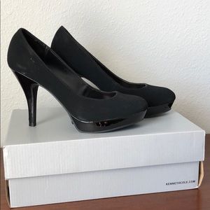 Black Pumps